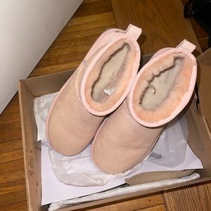 Pink short UGG’s